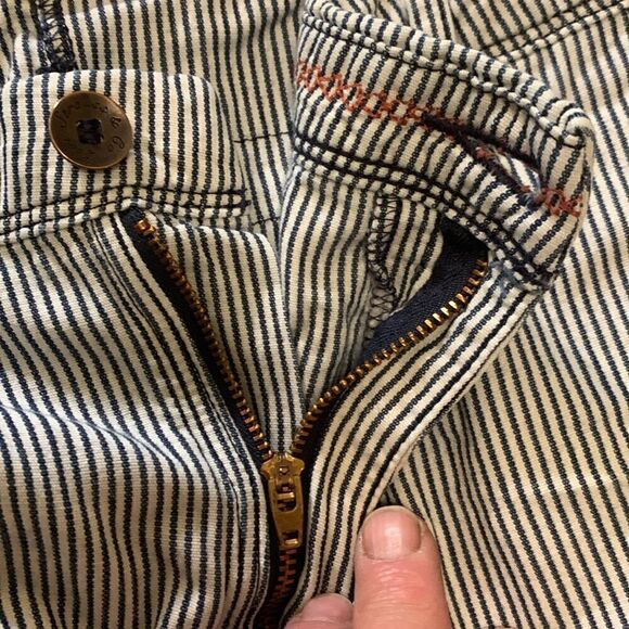 LEVIS, hickory stripe, shorts, great condition, size 32 waist, 5 pockets - Picture 4 of 12